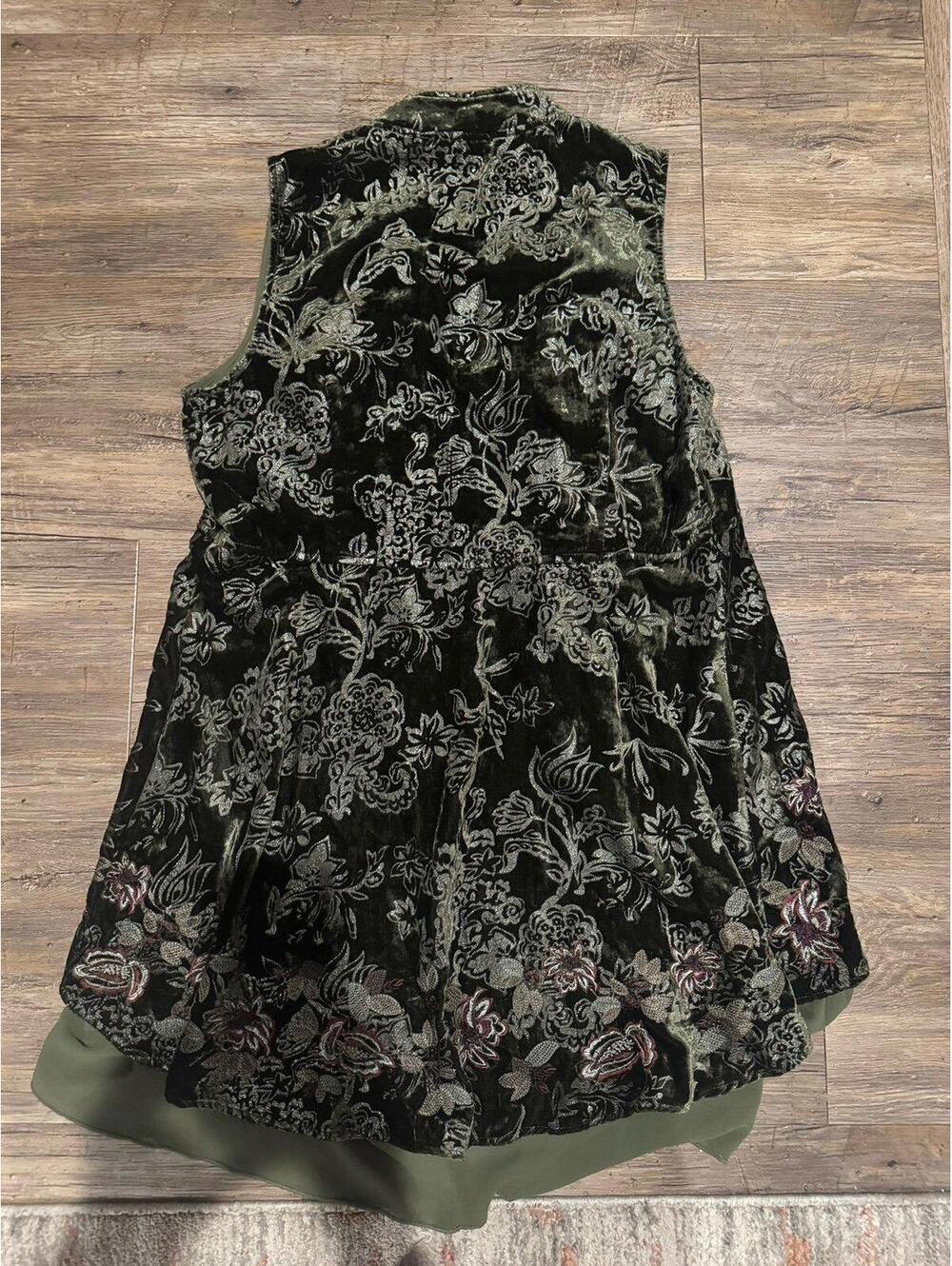 NWOT John Mark Green Velvet Floral Layered Cardigan Vest Sz Sm - Picture 2 of 5
